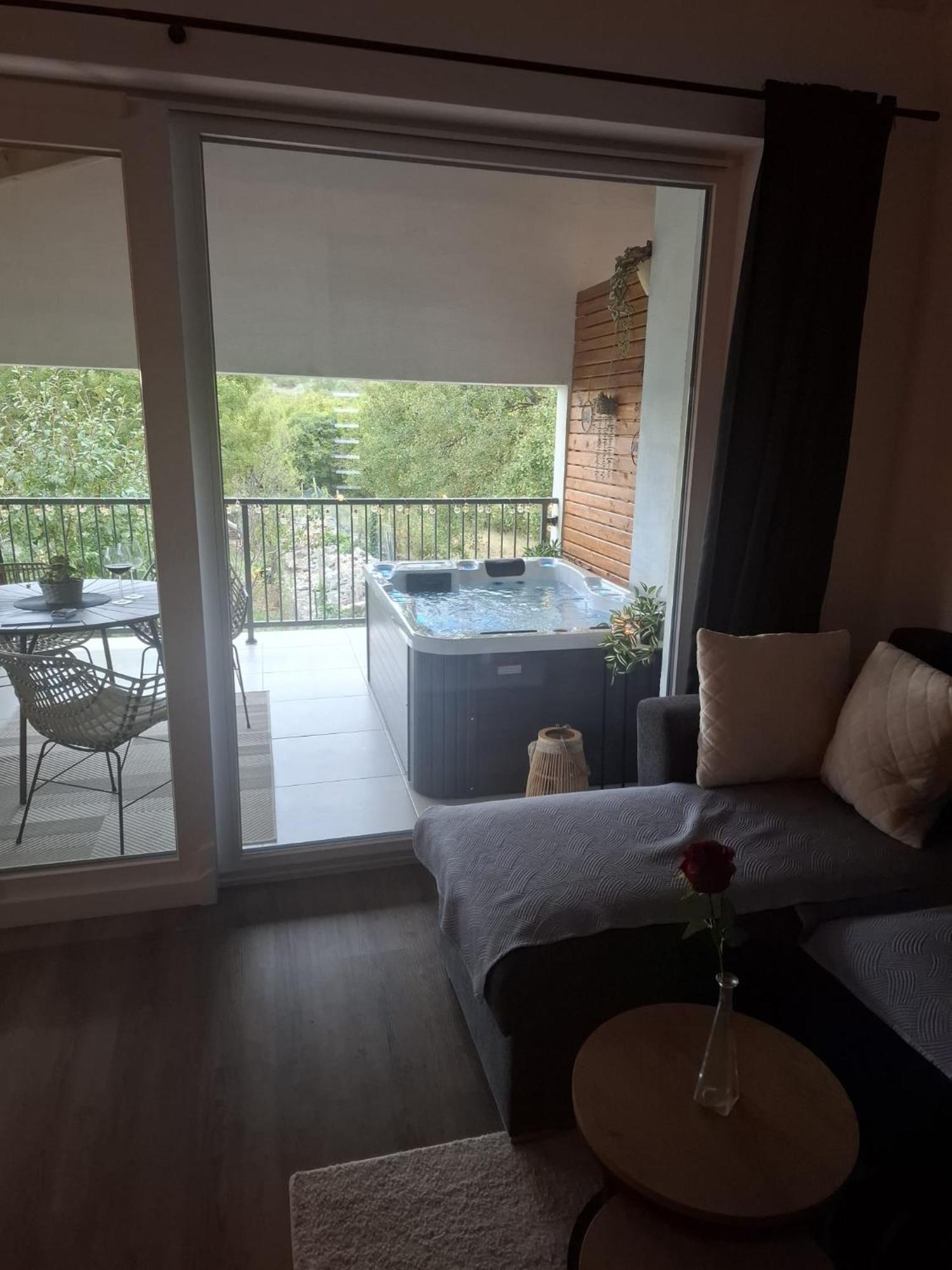 Apartman Pojine Gabonjin Zewnętrze zdjęcie